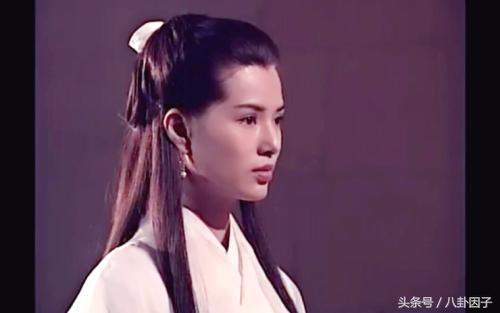 1995年《神雕侠侣》中饰演小龙女,1997年《天龙八部》中饰演王语嫣.