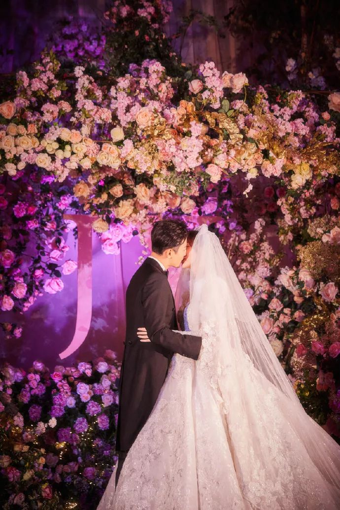 撒糖瞭！“晉嫣”夫婦婚禮現場曝光，這才是真正的甜蜜暴擊…