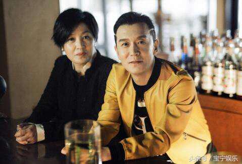 李詠和家人的一張合照，後面的時鐘讓人淚目，網友：這是天意 娛樂 第4張