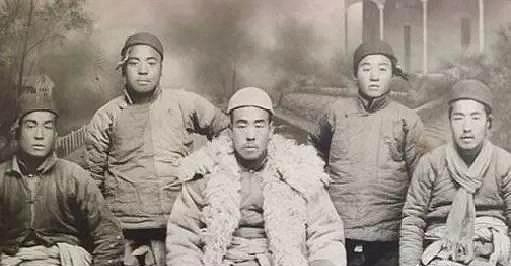 民国土匪然而多行不义必自毙,1951年2月,潜逃在哈尔滨的陈德山,还是被