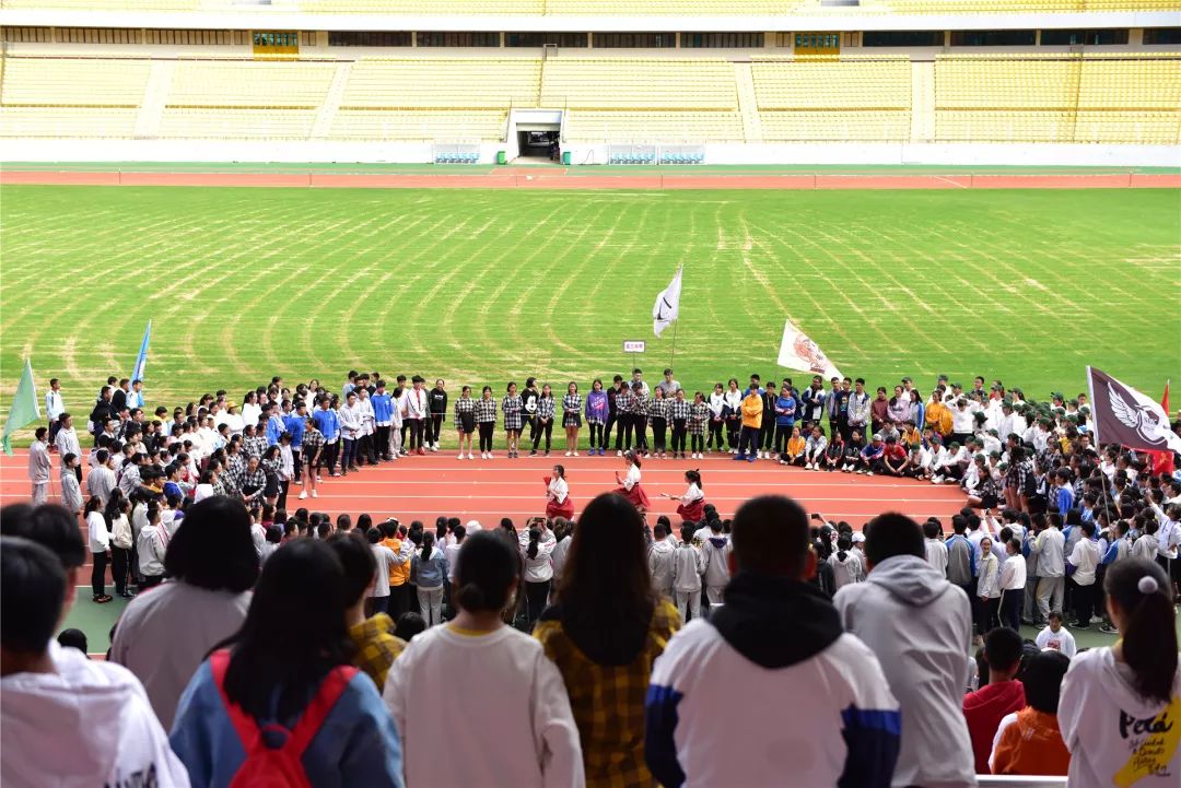 蓝天白云下,激情燃赛场——官渡二中第23届田径运动会