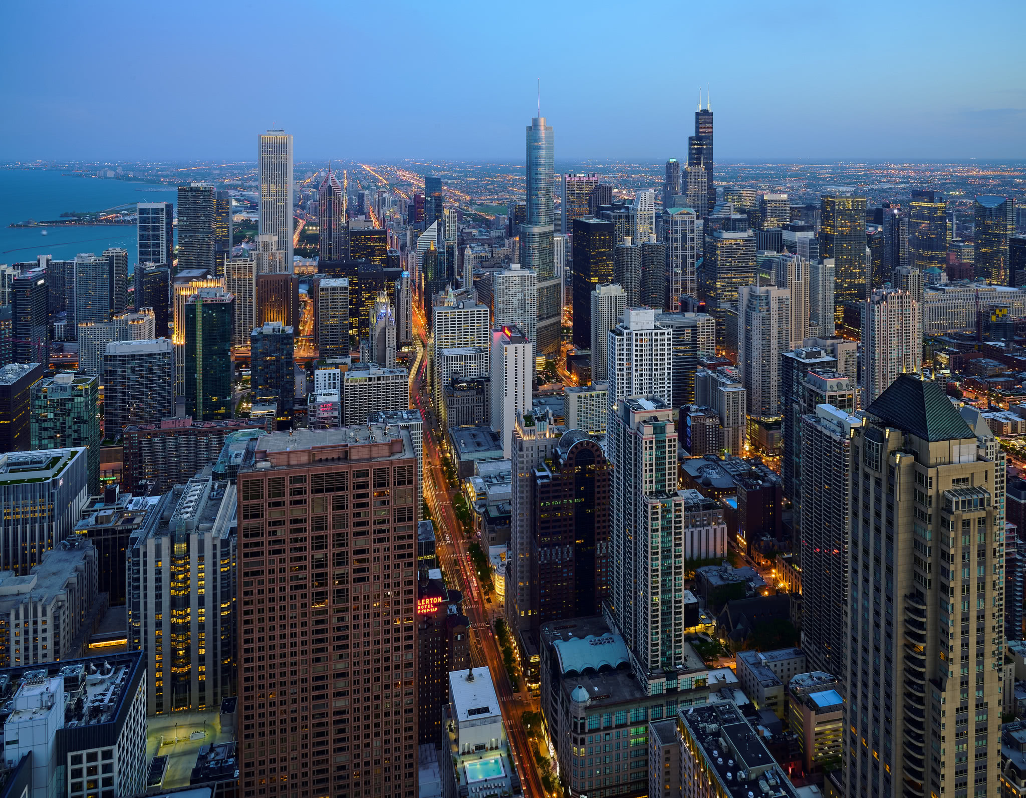 芝加哥,摩天大楼,伊利诺伊州,芝加哥,城市,灯光,夜晚,河流,高清图片-纯色壁纸