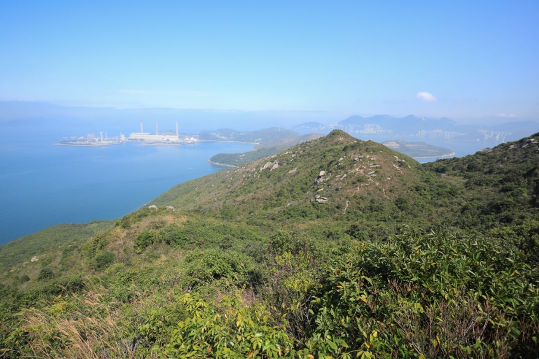 南丫岛位于香港岛的西南面,是香港第三大岛屿,仅次于大屿山和香港岛.