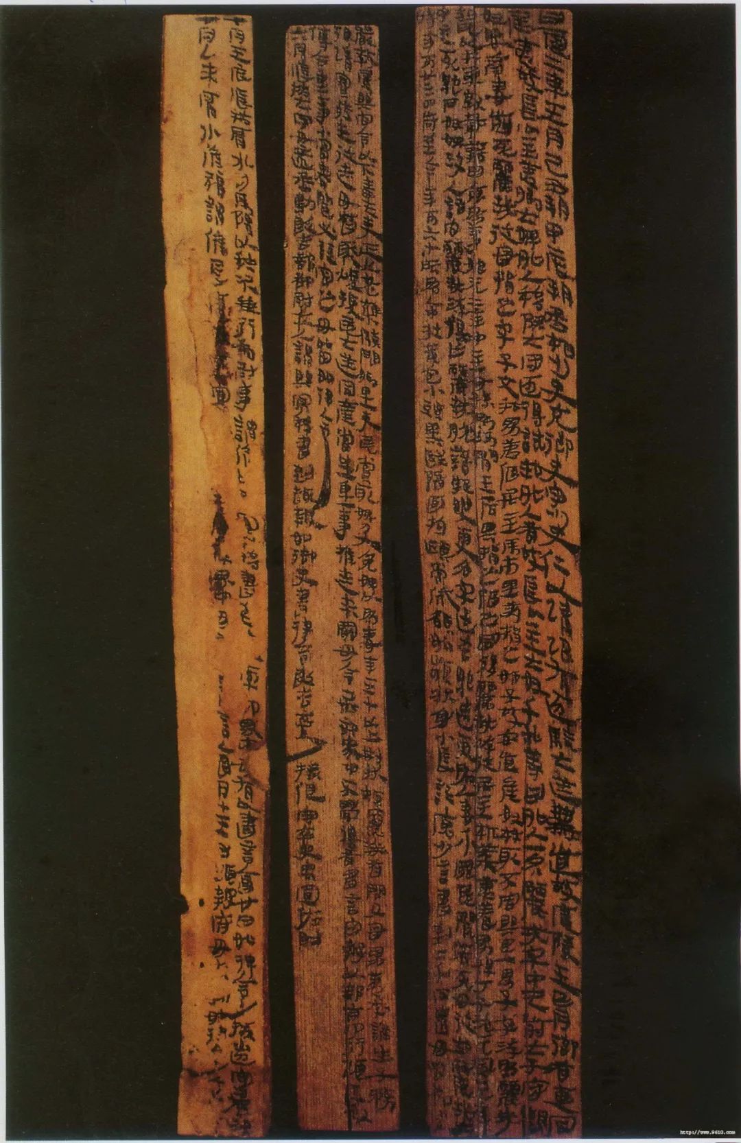 桑莲居|古代书籍的装帧形式_帛书