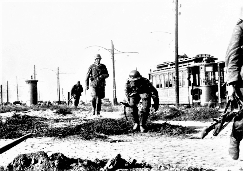 二战老照片 在德军入侵下,波兰军民顽强反击依旧未能避免被侵占