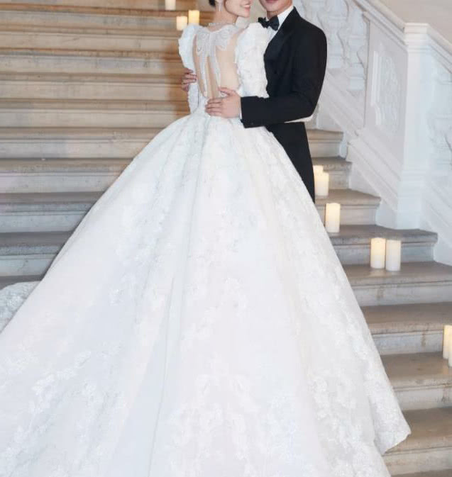 唐嫣婚禮相關人員曝出婚紗設計，見到試穿時，網友：浪費布料！ 娛樂 第4張