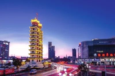 郑州标志性建筑二七塔夜景流光溢彩