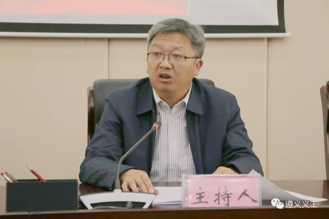 讲座由市人大常委会副秘书长,机关工会主席许鹏主持,遵义市义工联合会