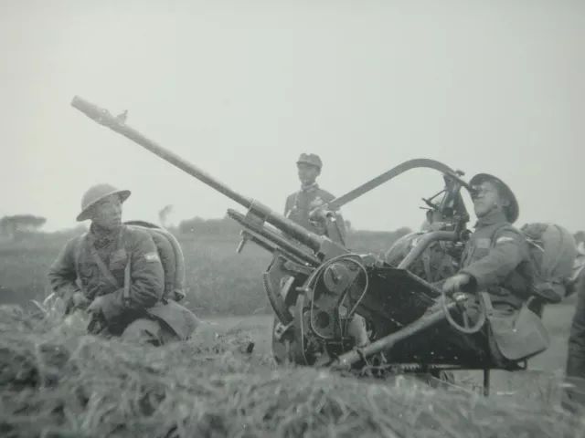 同一时期的国军装备的意大利布雷达20mm快炮