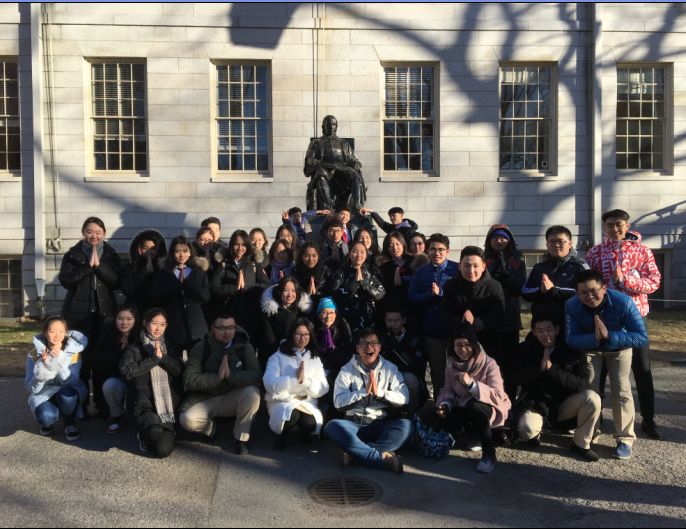 (图片为2018年2月学员合影)在哈佛大学校园拍摄视频,留下美好回忆,为