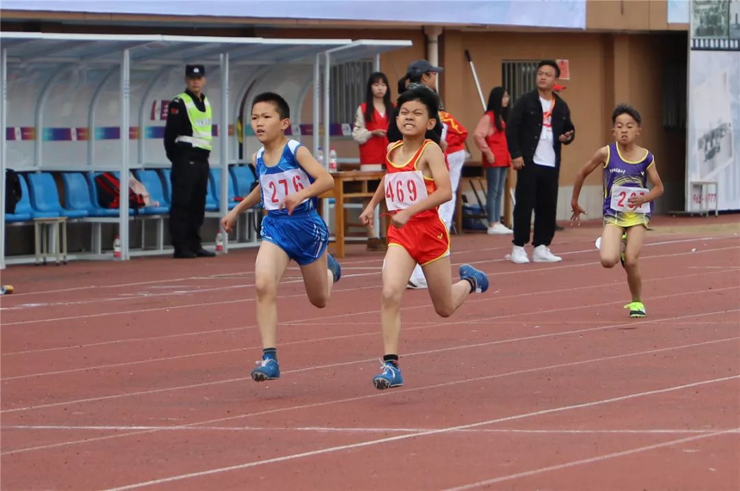 来看开发区第十四届中小学生运动会的精彩瞬间