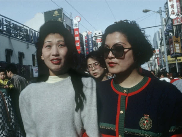 90年代老照片:上海新潮女孩,北京火车站春运回家