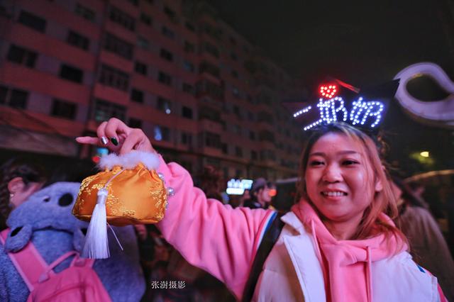 德雲社張雲雷來霍爾濱演出，門票供不應求，近萬女粉絲帶禮物捧場 娛樂 第10張