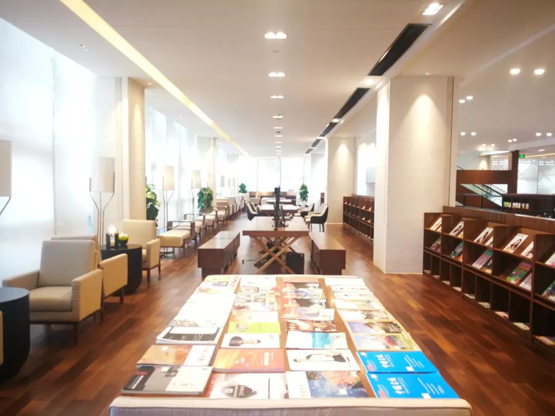 泉城书房-高新区文化中心分馆 空间设计 - 品牌策划 - 山东尚由品牌管理公司