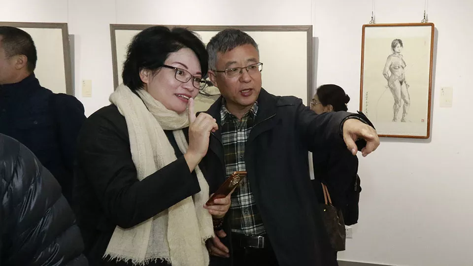 史浔安先生接受媒体采访闫振堂先生接受媒体采访媒体采访本次展览共展