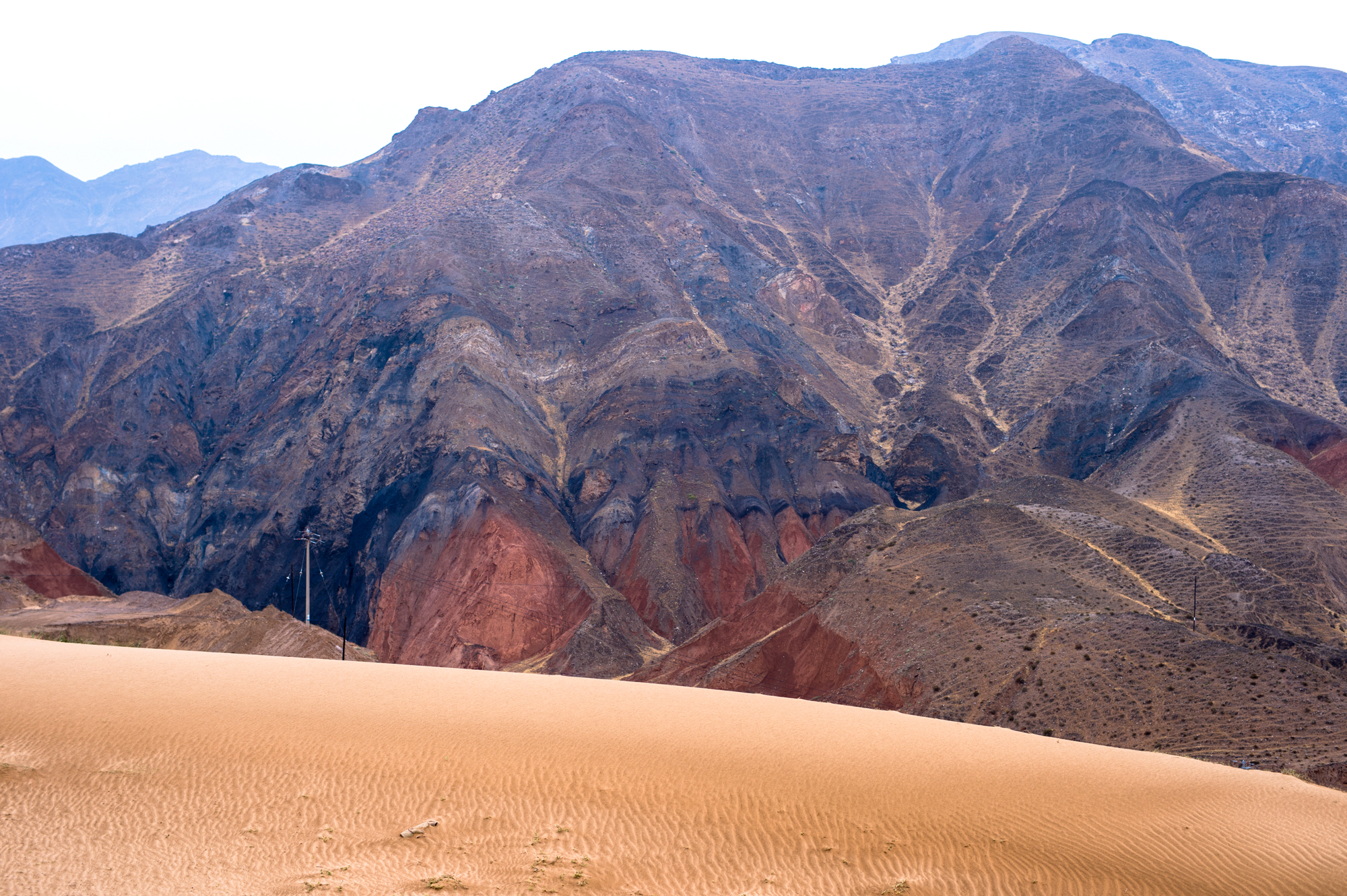 騰格裡沙漠邊緣的奇觀，一半沙漠一半黃河水，被譽為「塞上江南」 旅行 第9張