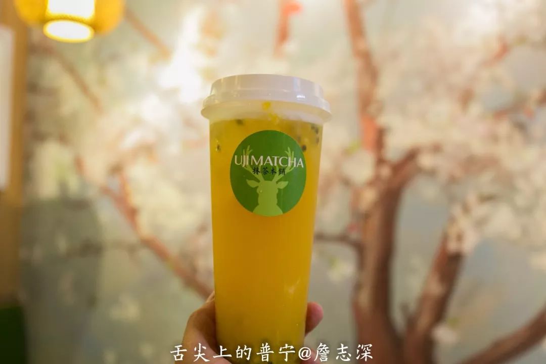 百香果煎茶也是值得一试,百香果配上日式的煎绿茶