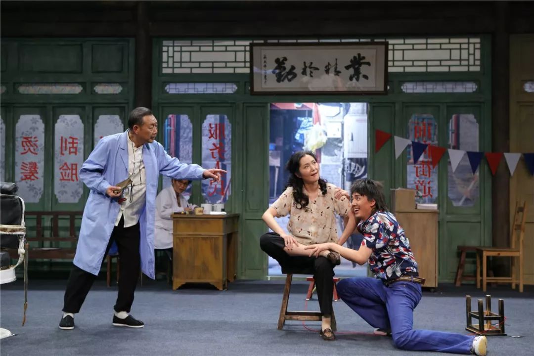 从"头"看改革 北电原创话剧《向阳理发馆》在国家大剧院首演