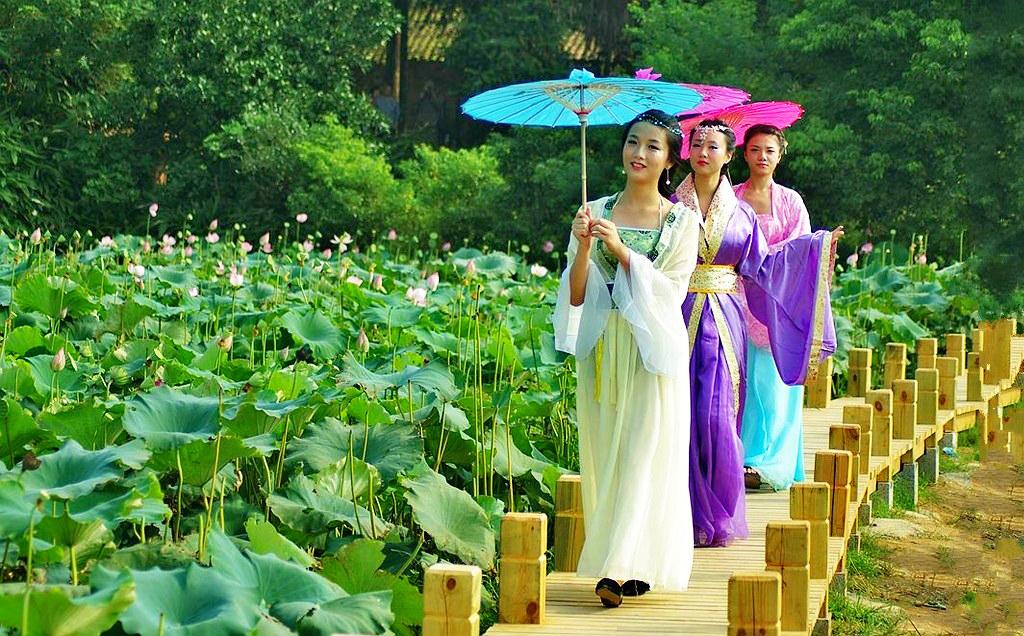 历史悠久的侗族萨玛节怒族最盛大的传统节日仙女节