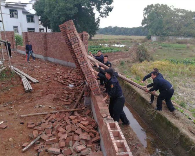 各镇(乡,街道)拆除违建 2户,违建面积 60平方米,违建围墙 20米