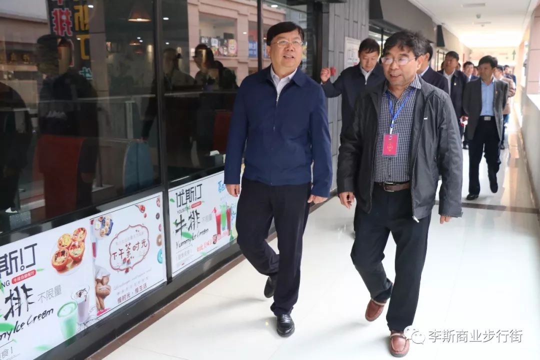 刘世伟一行到上蔡县李斯商业步行街调研农民工返乡就业创业等工作