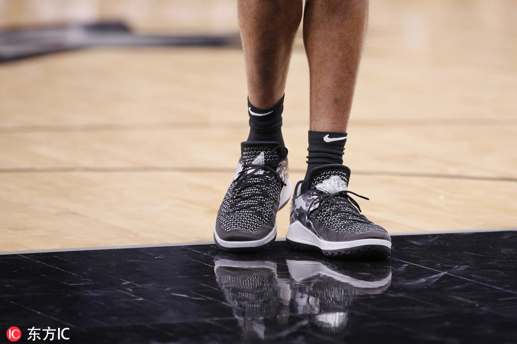 5日NBA球鞋上腳一覽:猛龍小將戰靴致敬德羅讚 運動 第8張