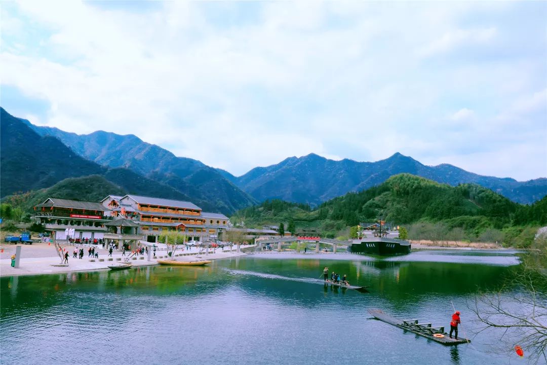 黄山杨家寨景区今日起升级改造暂停营业,明年春天更值