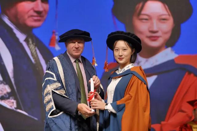 英国普利茅斯大学2018年毕业典礼在北京工商