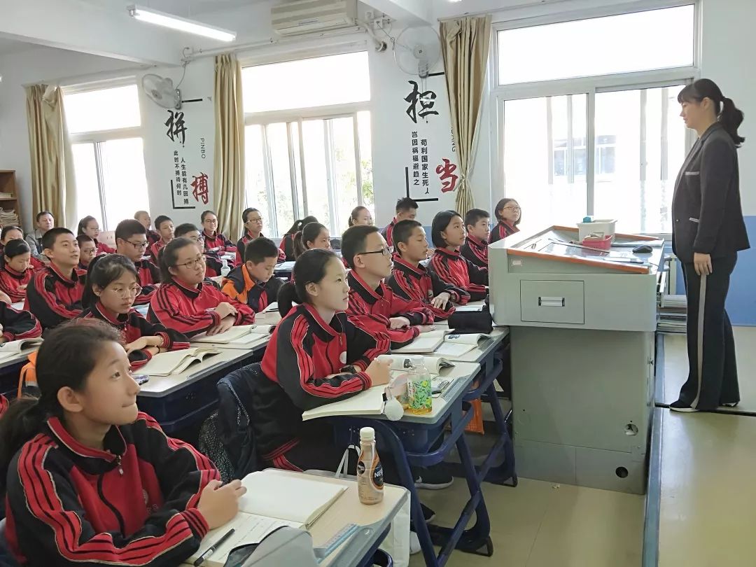 大连市嘉汇中学:生本课堂 美景如画—-中山区各学科教研员高度评价