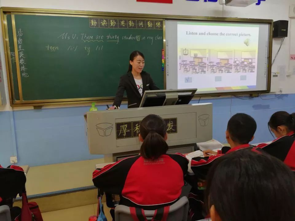 大连市嘉汇中学生本课堂美景如画中山区各学科教研员高度评价嘉汇中学