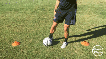 足球技巧:如何使用正脚面踢出快速的贴地长传球?
