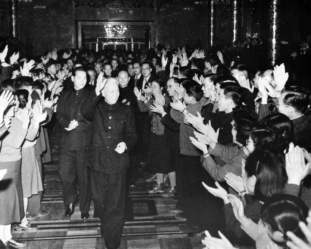 1960年,刘少奇为维护中苏关系第六次访苏