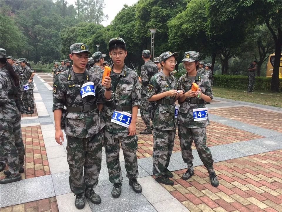 参训学生表示,训练营活动让他们真切体会到了军队的生活,学习到了