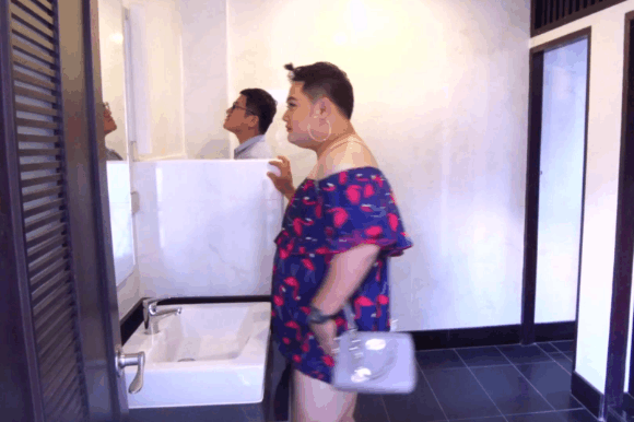 中國男遊客去泰國旅遊， 上廁所時進來一個泰國人， 遊客瞬間失神了 旅行 第2張