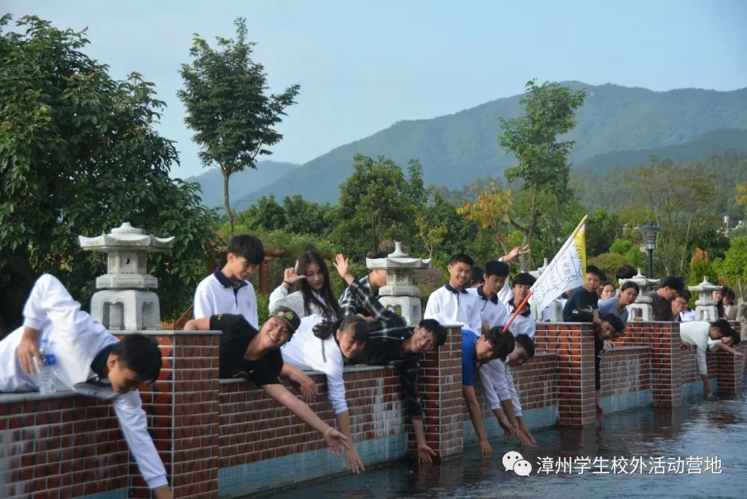 【东南花都研学实践】漳州市高级技工学校举办"扣好人生第一粒扣子"