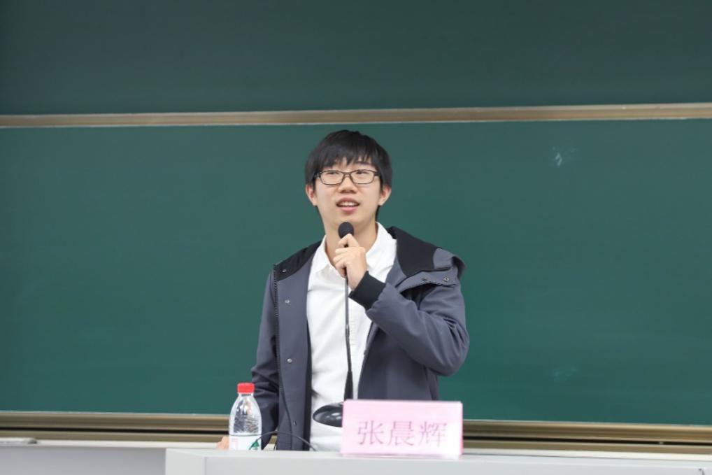 张晨辉老师讲话而后,浙江大学研究生理论宣讲团李济沅