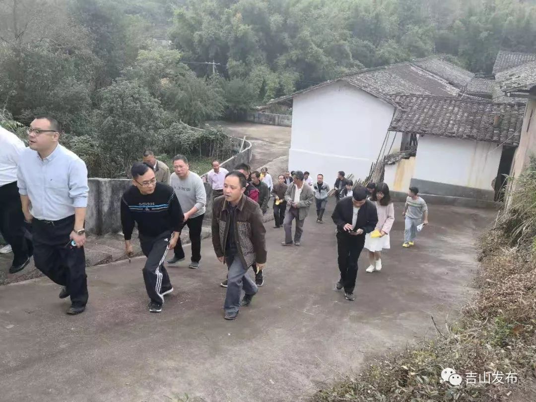 大吉山镇召开城乡环境整治流动现场会