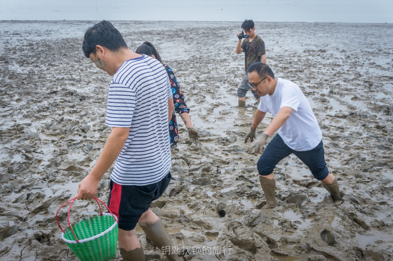 跟我一起去台州海边滑泥抓跳跳鱼去!