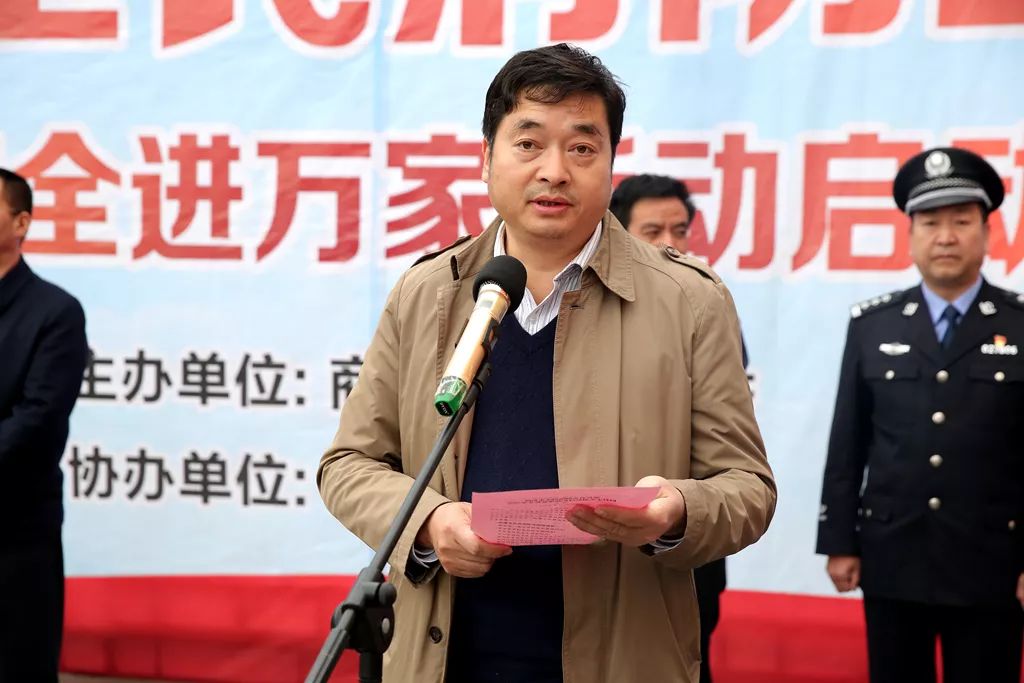 全民参与,防治火灾副市长,市公安局局长雷雨;市政府副秘书长王军;市