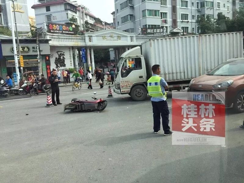 肉包铁就没有那么幸运了 昨天桂林发生多起车祸 有人脑浆当场迸裂