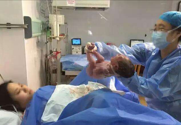28歲孕婦順產生娃回病房， 突然渾身發抖， 護士掀開被子嚇得腿發軟 親子 第2張