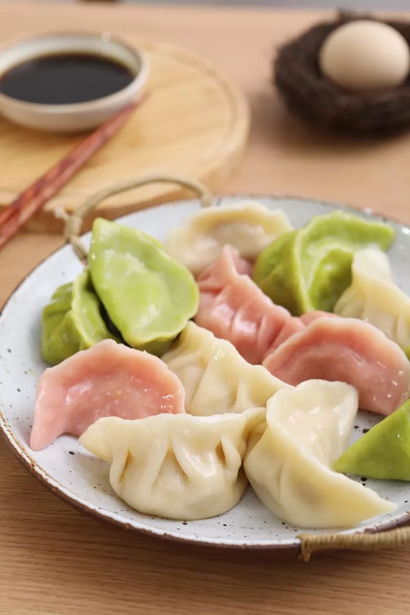 给家人做一份色彩缤纷的水饺——彩色水饺【孔老师教做菜】