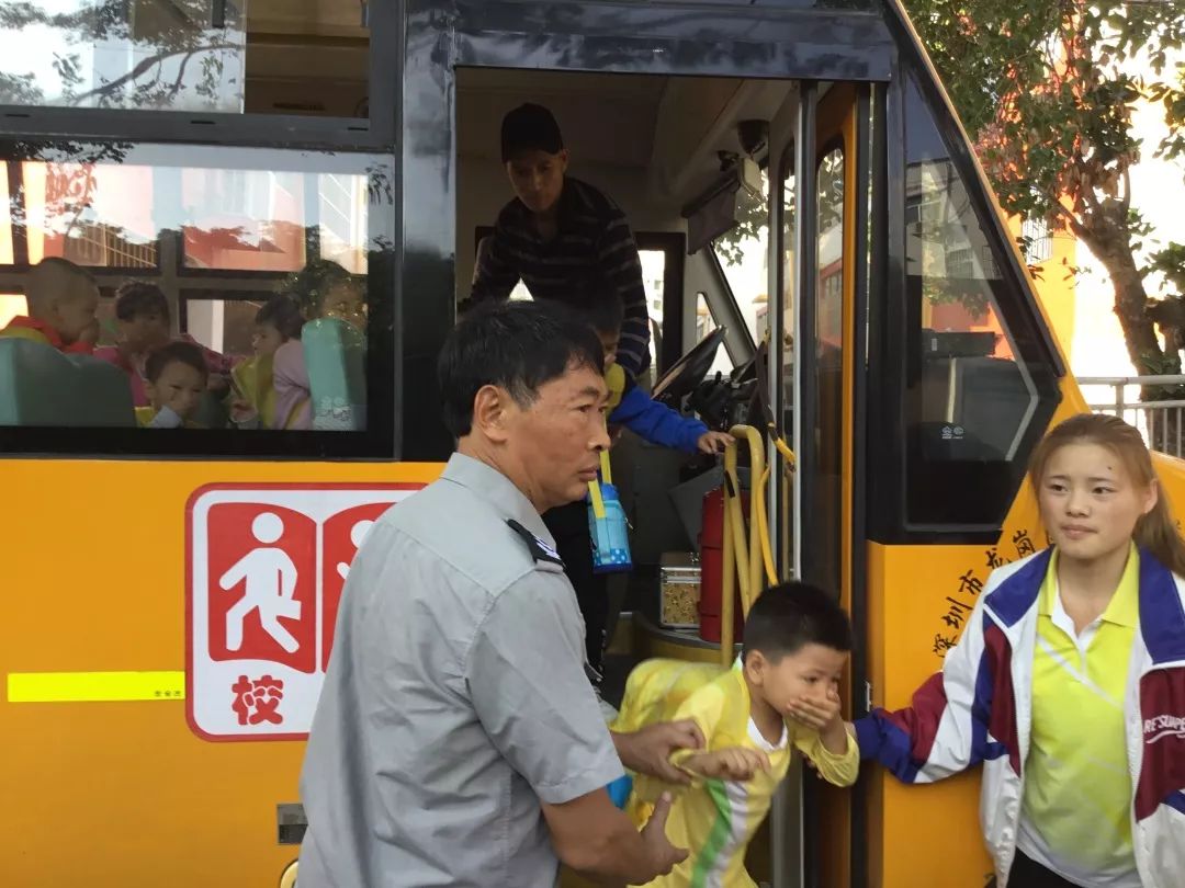 安全铭记于心【五联校车应急疏散演练】_幼儿园