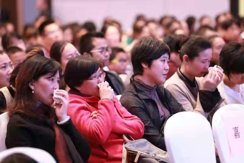 "当代孟母"田秀英《笑对人生》公益演讲在宁波北仑圆满举行