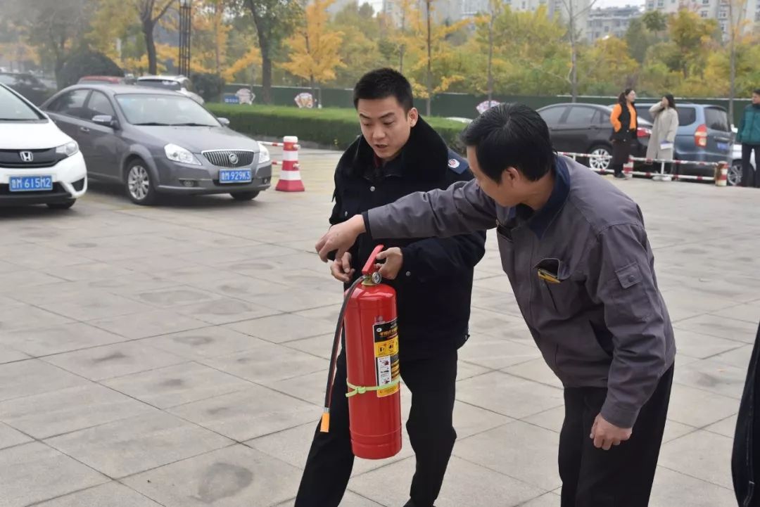 邹平市图书馆举办消防培训及灭火演练活动