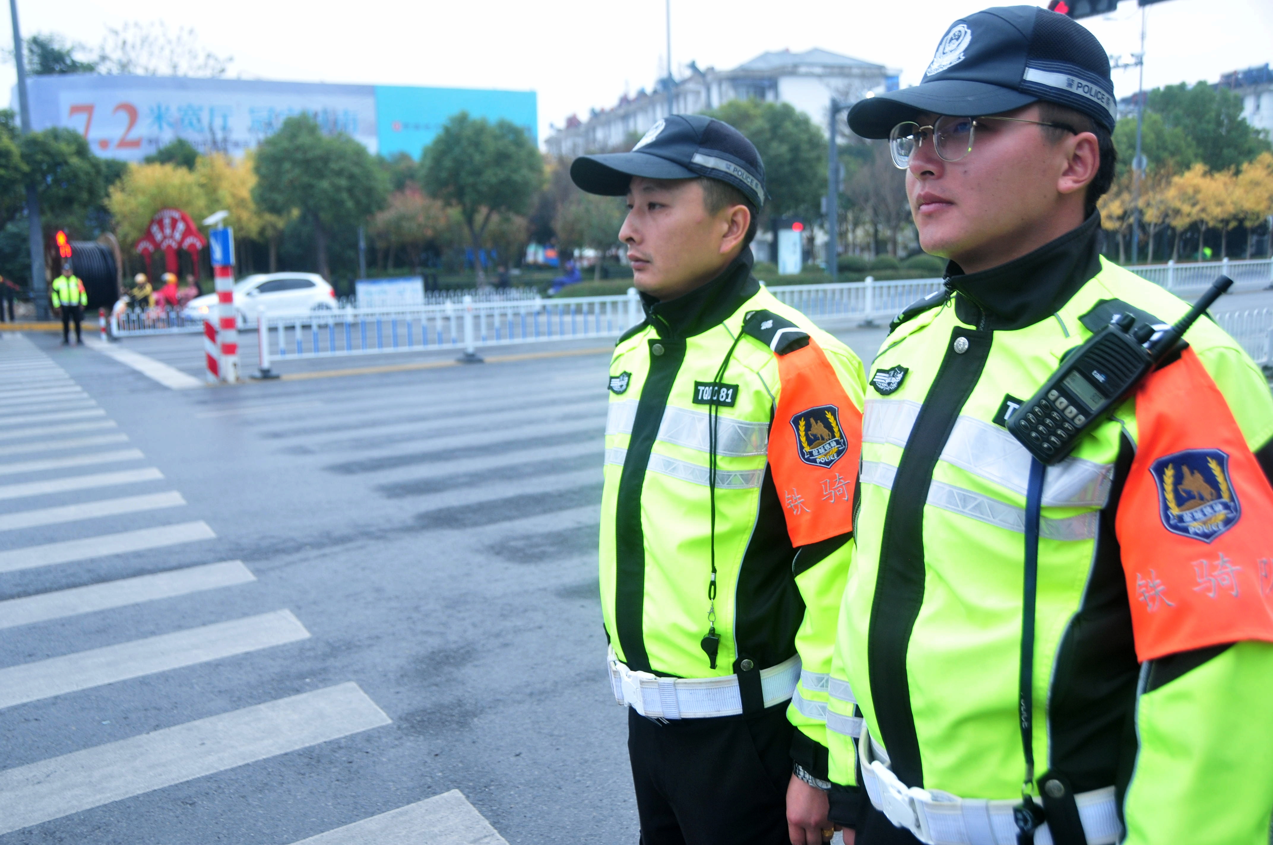 一个半小时查处102起违法行为 盐城交警"暴风8号"整治进行中