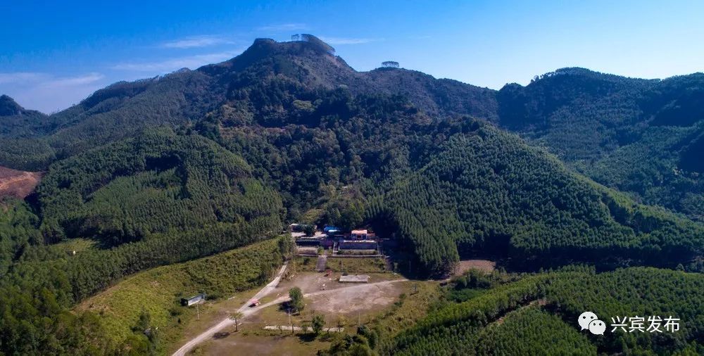 寺山鳌山——鳌山泻瀑(盘摄波 摄)寺山鳌山——鳌山泻瀑(盘摄波 摄)