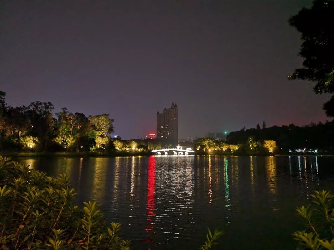 川流不息的胜利路 五邑大学图书馆 承载了江门人几代回忆的东湖公园