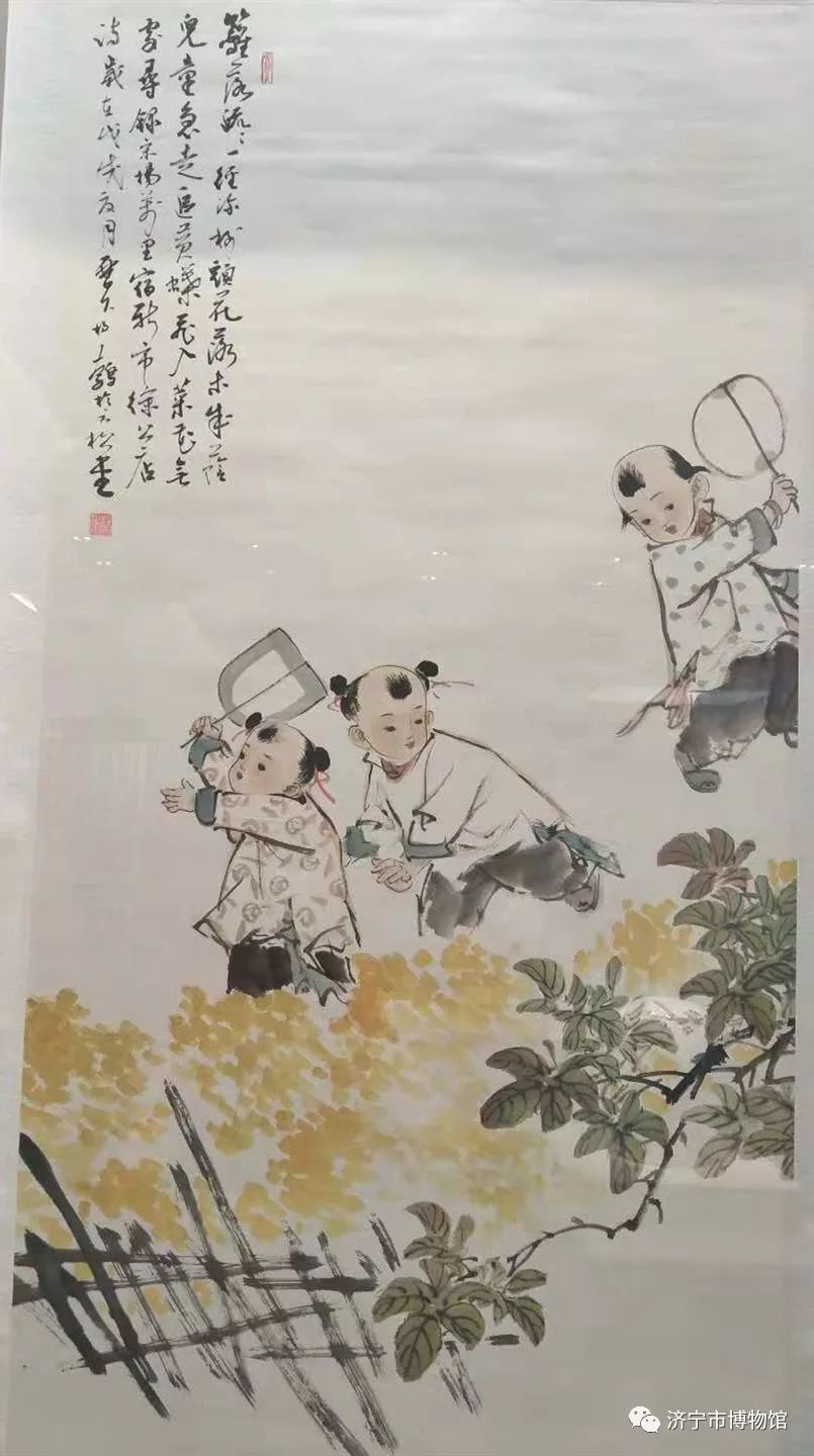 儿童急走追黄蝶,飞入菜花无处寻.