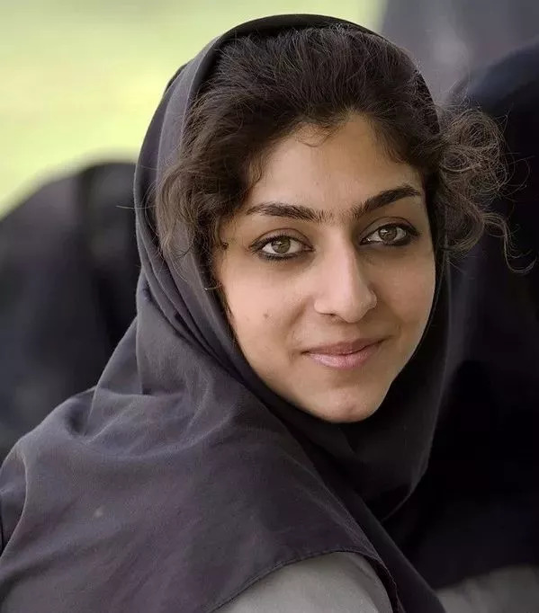 虽然这样,但她们却遭到国内宗教强硬派的抗议. 其实,伊朗女人挺美的!